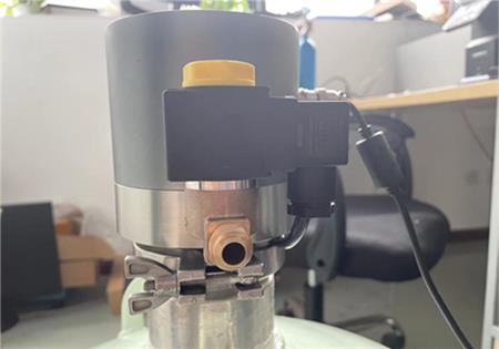 自動(dòng)液氮泵 vs 手動(dòng)充裝：效率、安全性對(duì)比與場(chǎng)景選擇指南